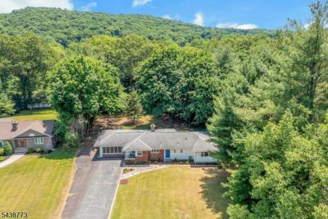 403 W Oakland Avenue Oakland NJ 07436