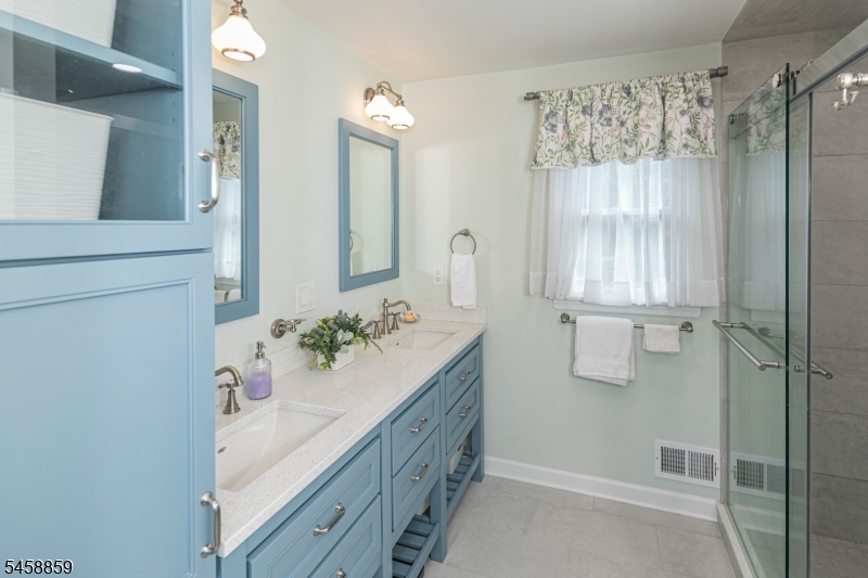 9 Summershade Lane Raritan NJ 08551
