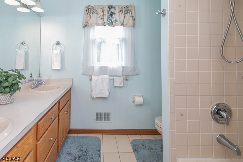 9 Summershade Lane Raritan NJ 08551