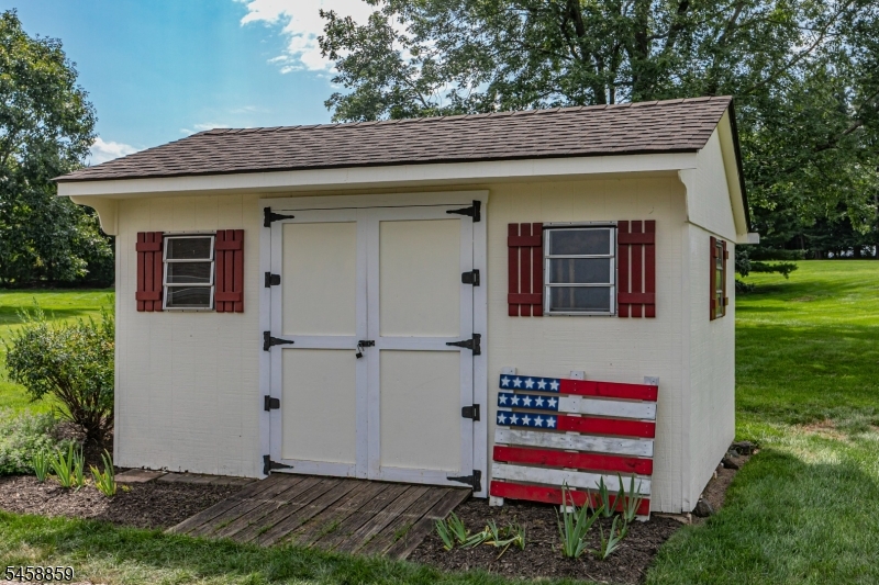 9 Summershade Lane Raritan NJ 08551