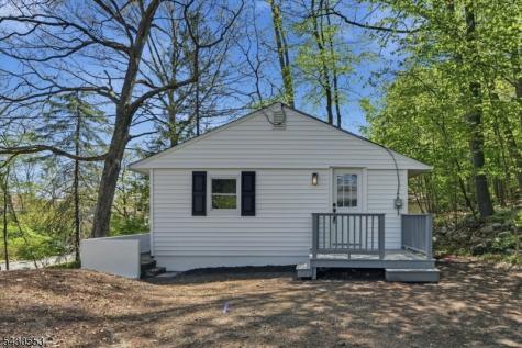 45 W Shawnee Trail Jefferson NJ 07885