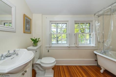 21 Fernwood Place Mountain Lakes NJ 07046