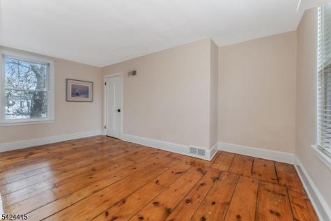 31 Center Street Clinton NJ 08809