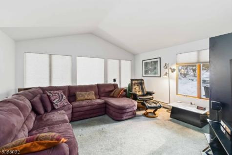6 Seabert Lane Kinnelon NJ 07405