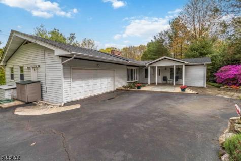 6 Seabert Lane Kinnelon NJ 07405