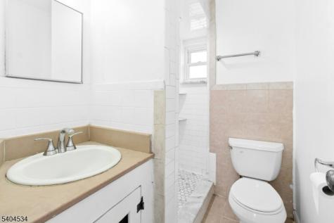 162 W 2nd Avenue Roselle NJ 07203