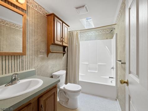 3 Stonehill Lane White NJ 07823
