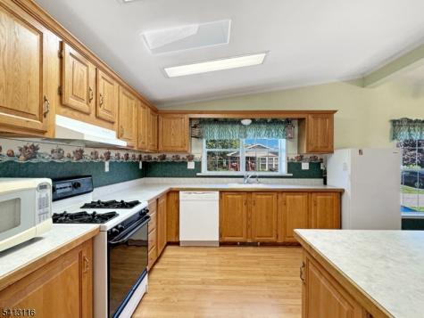 3 Stonehill Lane White NJ 07823
