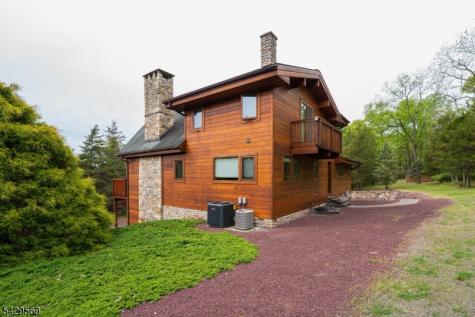 8 Highlands Lane Hardwick NJ 07825