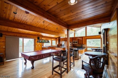 8 Highlands Lane Hardwick NJ 07825