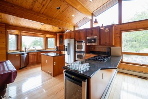 8 Highlands Lane Hardwick NJ 07825