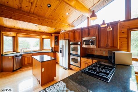 8 Highlands Lane Hardwick NJ 07825