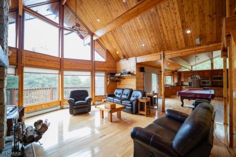 8 Highlands Lane Hardwick NJ 07825