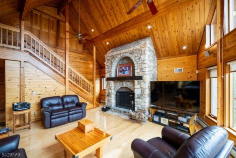 8 Highlands Lane Hardwick NJ 07825