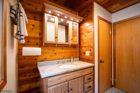 8 Highlands Lane Hardwick NJ 07825