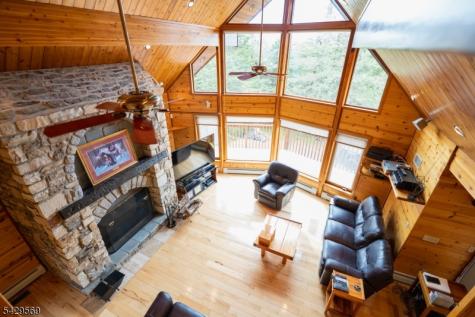 8 Highlands Lane Hardwick NJ 07825