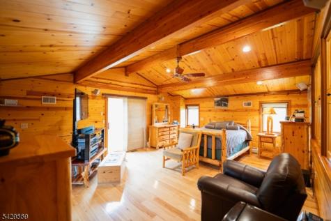 8 Highlands Lane Hardwick NJ 07825