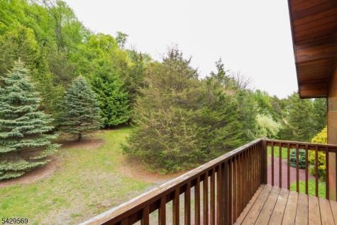 8 Highlands Lane Hardwick NJ 07825
