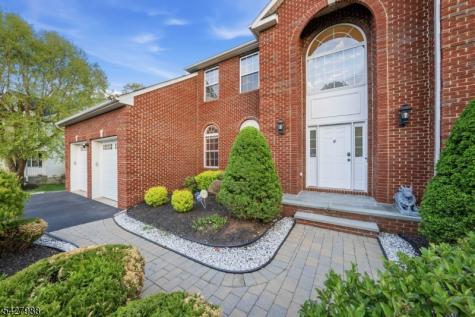 5 Robert Court Monroe NJ 08831