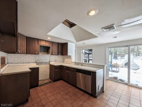 28 Deer Trail Lake Road Hardyston NJ 07460