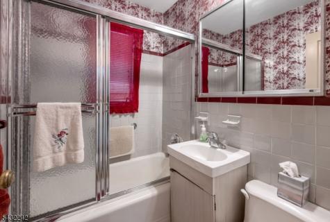 415 N 4th Avenue Hawthorne NJ 07506