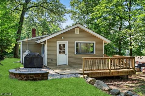 210 Nariticong Avenue Hopatcong NJ 07843