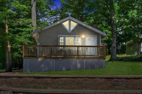 210 Nariticong Avenue Hopatcong NJ 07843