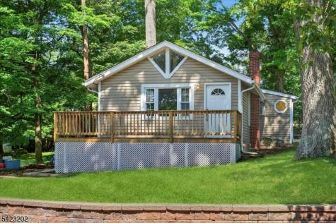 210 Nariticong Avenue Hopatcong NJ 07843