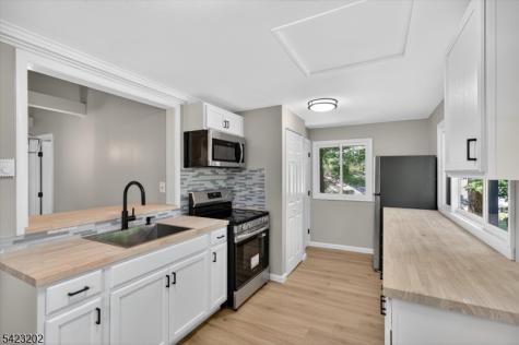 210 Nariticong Avenue Hopatcong NJ 07843