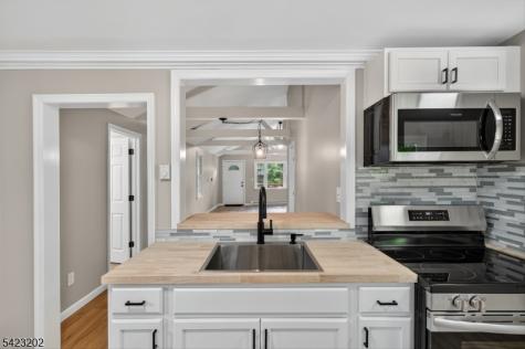210 Nariticong Avenue Hopatcong NJ 07843