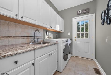 8 Chaucer Drive Clinton NJ 08801