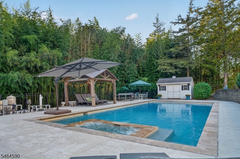8 Chaucer Drive Clinton NJ 08801