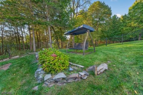 8 Chaucer Drive Clinton NJ 08801