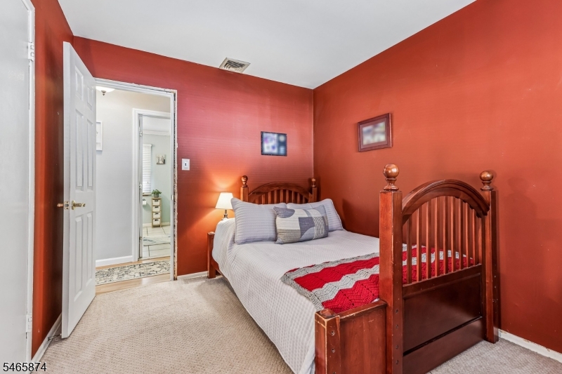 12 Mirror Place Jefferson NJ 07438