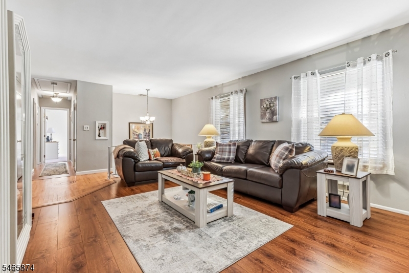 12 Mirror Place Jefferson NJ 07438