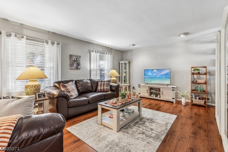 12 Mirror Place Jefferson NJ 07438