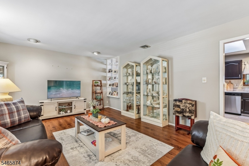 12 Mirror Place Jefferson NJ 07438
