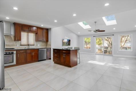 565 Center Street Wood-ridge NJ 07075