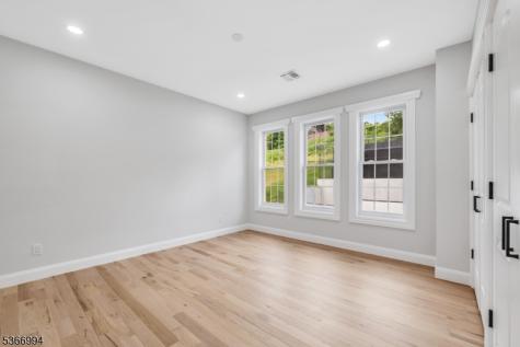 125 Hamilton Trail Totowa NJ 07512