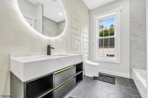 125 Hamilton Trail Totowa NJ 07512