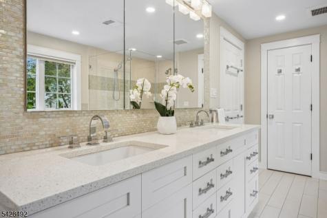 18 Sandy Hill Road Chatham NJ 07928