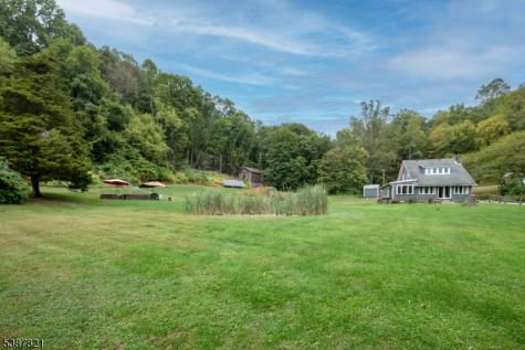 31 Fox Farm Road Lopatcong NJ 08865