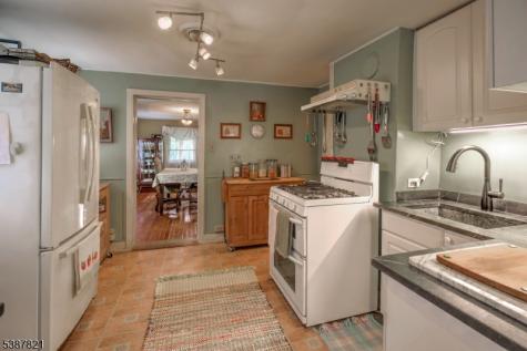 31 Fox Farm Road Lopatcong NJ 08865