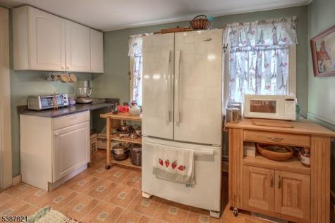 31 Fox Farm Road Lopatcong NJ 08865