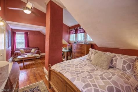 31 Fox Farm Road Lopatcong NJ 08865