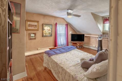 31 Fox Farm Road Lopatcong NJ 08865