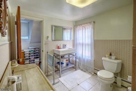 31 Fox Farm Road Lopatcong NJ 08865