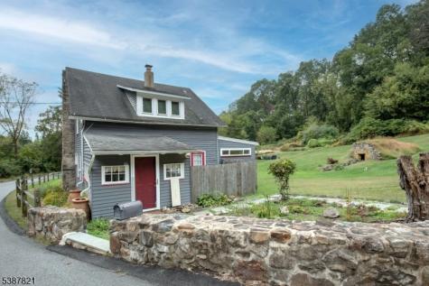 31 Fox Farm Road Lopatcong NJ 08865