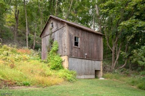 31 Fox Farm Road Lopatcong NJ 08865