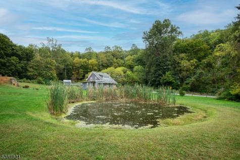 31 Fox Farm Road Lopatcong NJ 08865